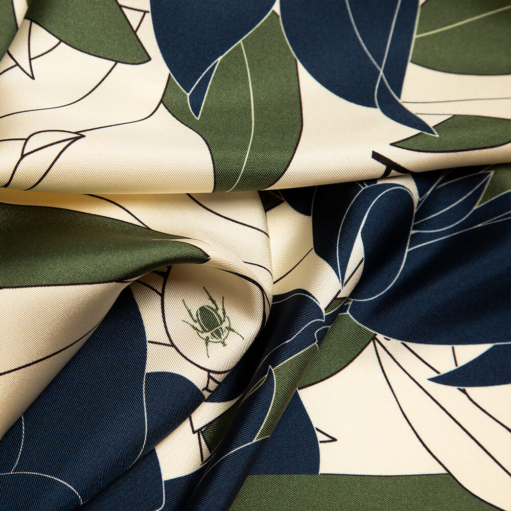 AENĒIS Magnolia silk scarf Camou